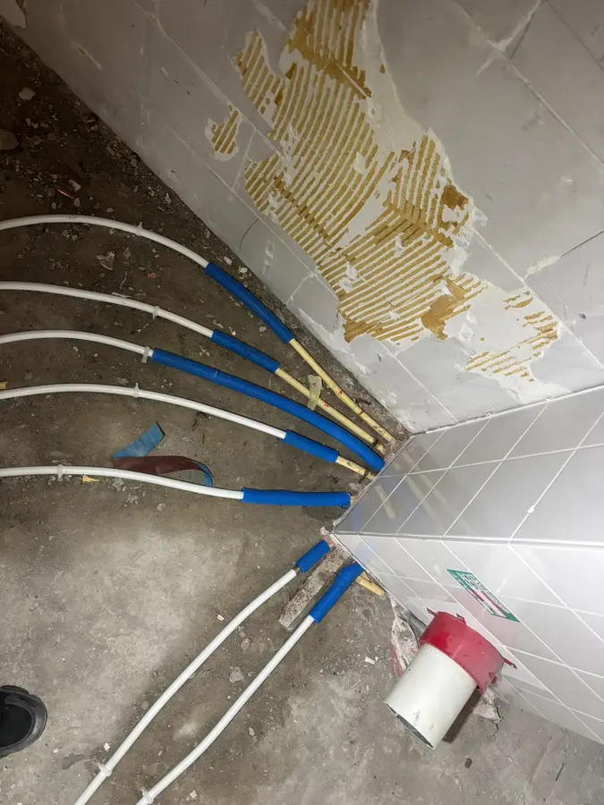Waterleiding — Nieuwe waterleidingen vanuit een uitgehakte hoek naar de aansluitpunten